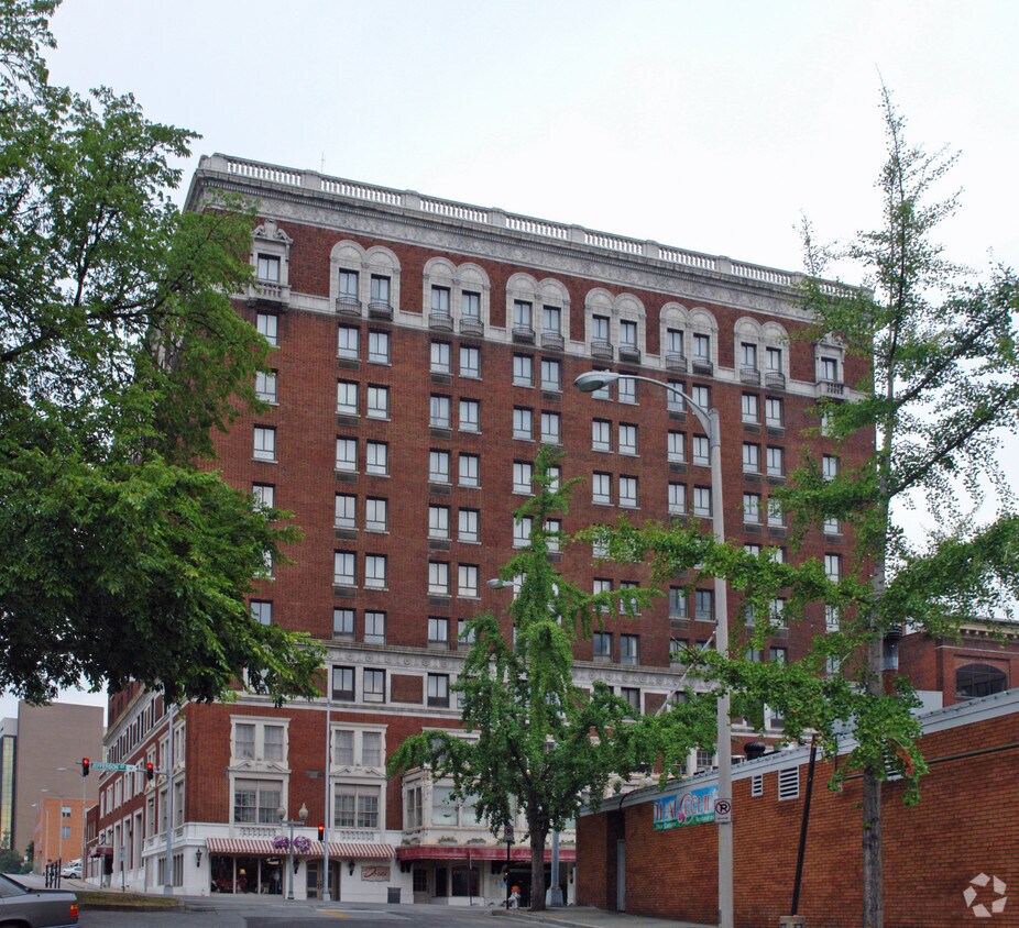 The Patrick Henry Apartments Roanoke, VA