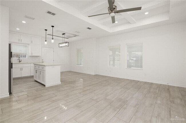 Foto del edificio - 913 W Kohala Ave