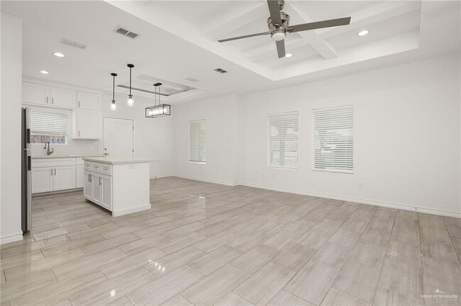 Building Photo - 913 W Kohala Ave