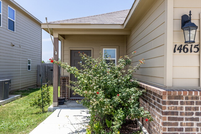 Building Photo - 14615 Stirrup Trce