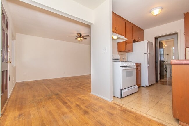Building Photo - Charming 1 Bedroom / 1 Bath Apartment in Kensington Neighborhood w/ Garage - VACANT FOR VIEWING!