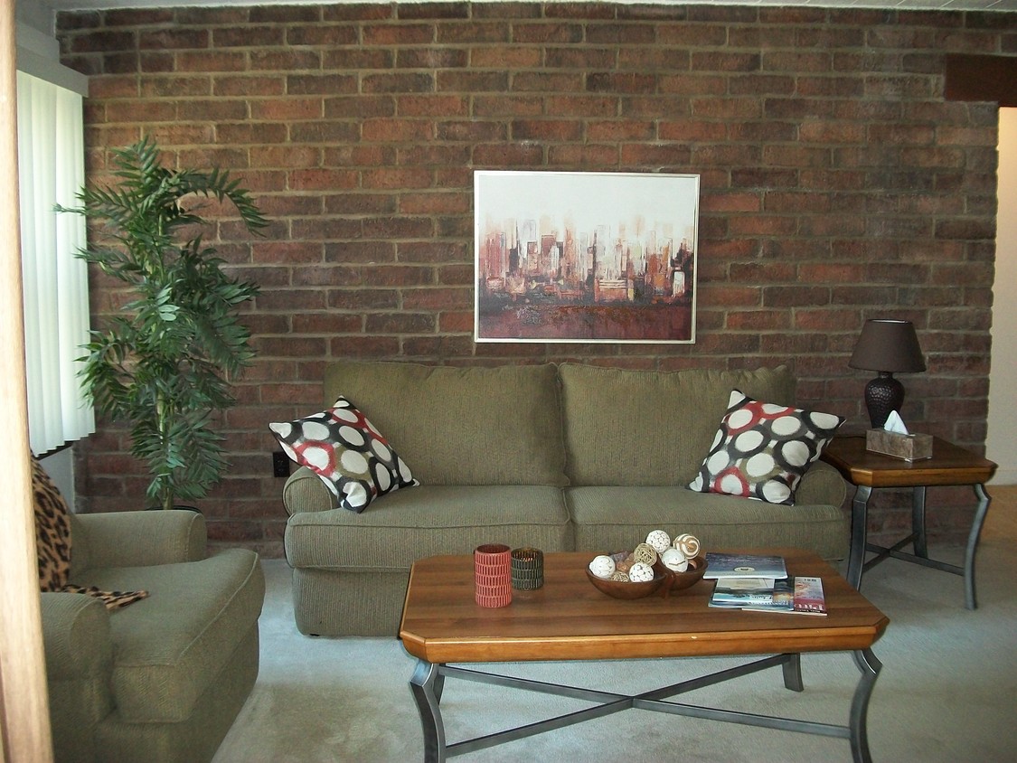 1 BR model apartment - 204 N Shenandoah Dr