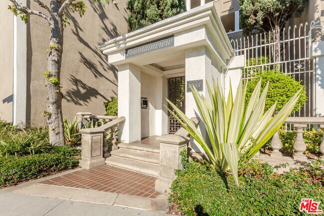 Foto del edificio - 8455 Fountain Ave