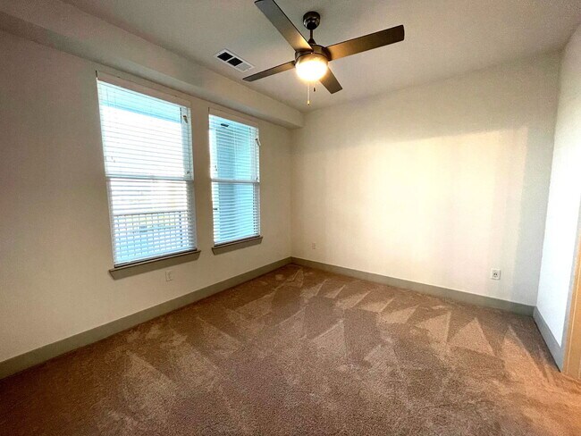 Foto del edificio - 4320 S Legacy Dr