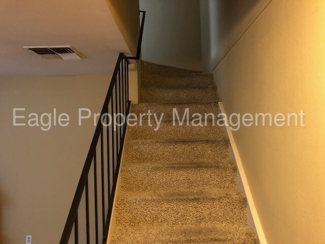 Building Photo - 3BR & 2.5 Bath Arden/Arcade Townhouse