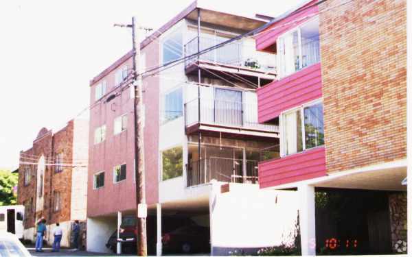 Building Photo - Marianne Apartments