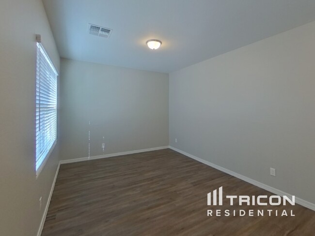 Foto del edificio - 4640 W Saddlebush Way