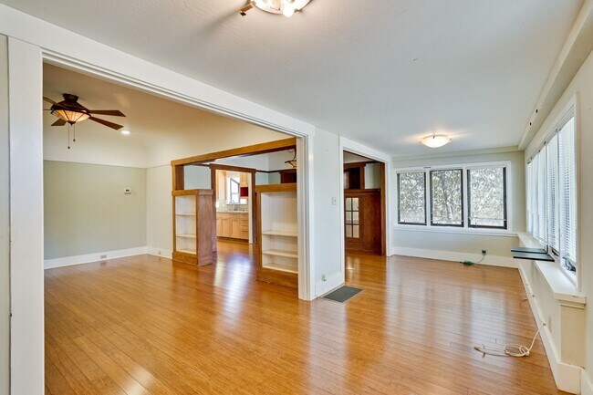 Building Photo - Single Family 3 Bed 2 Bath House in Santa ...