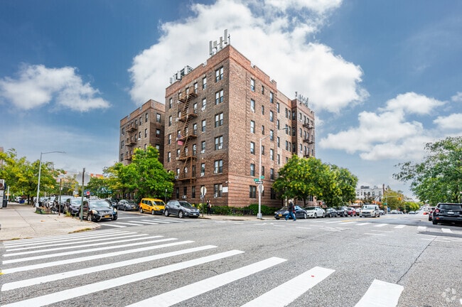 Building Photo - Woodside Manor