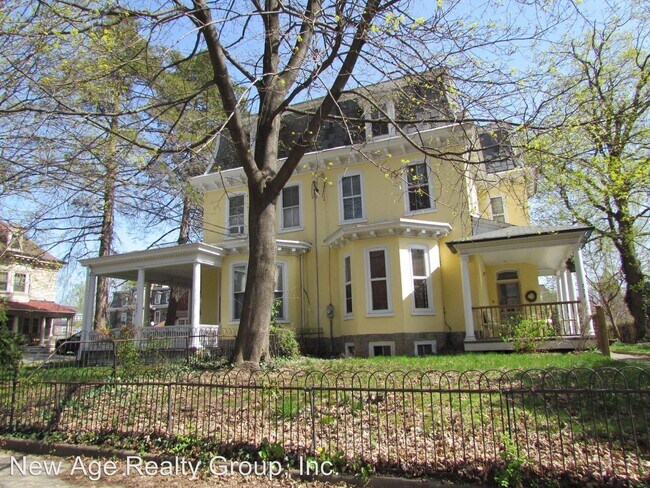 Building Photo - 222 Winona St