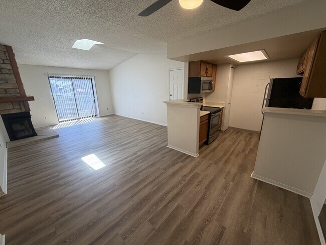 Building Photo - 923 S Zeno Way