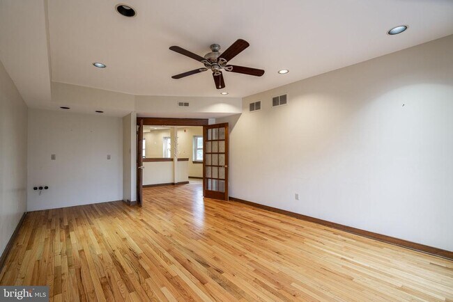 Building Photo - 322 Poplar St
