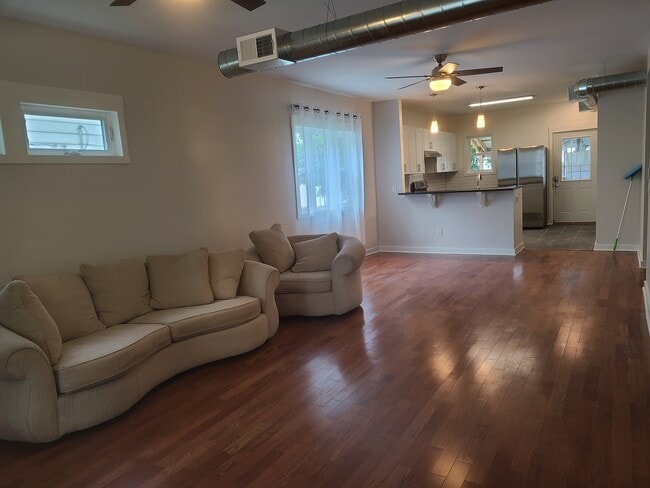 Building Photo - 1015 Watson St SW