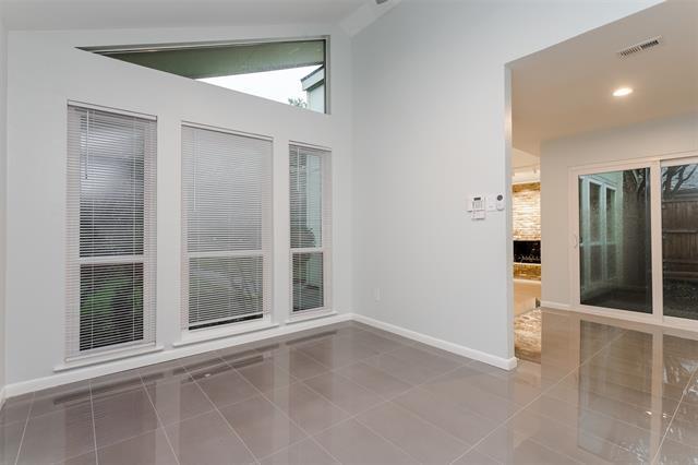 Foto del edificio - 9402 Summerhill Ln