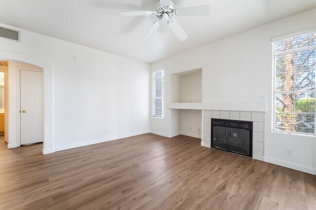 Foto del edificio - 2 bedroom remodeled condo in the Henderson area towards green valley