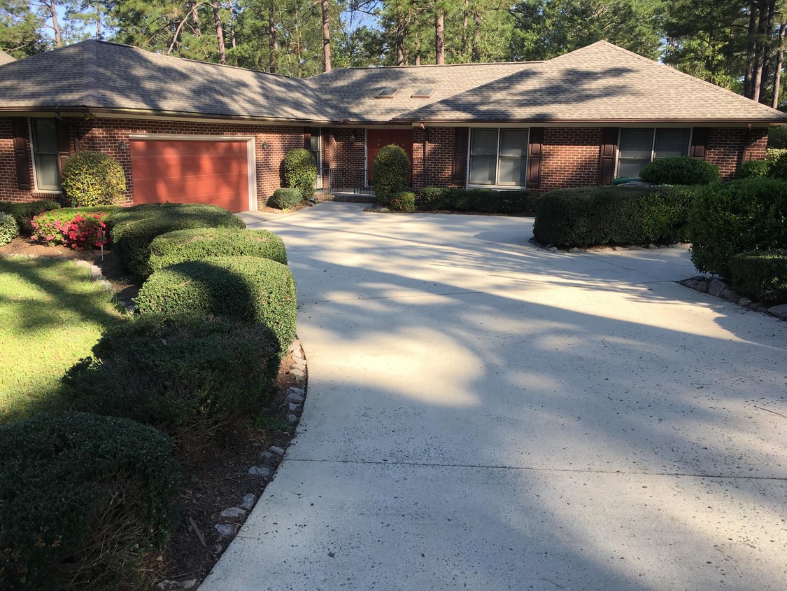 Primary Photo - 265 Pinyon Cir