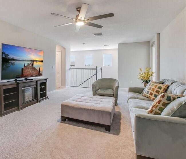 Sala familiar en el piso superior - 14209 Florida Rosemary Dr