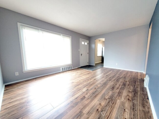 Building Photo - 3 Bed - 2 Bath Cape Cod for Rent in Maple Heights!