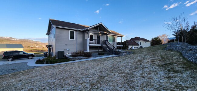 Building Photo - Furnished 4 bedroom/2.5 bath in Manson - A...