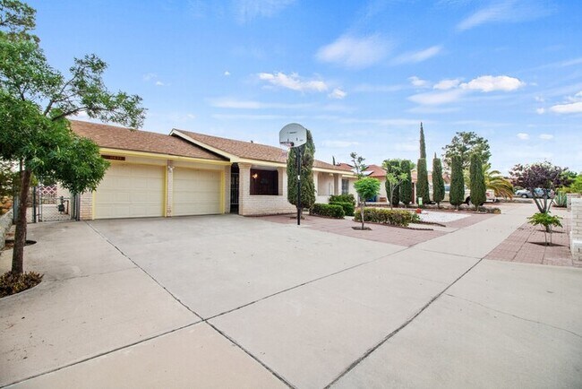 Building Photo - Home For Rent - Beautiful 4 bedroom Home W...