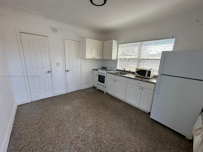 Building Photo - 186 NW 1st St