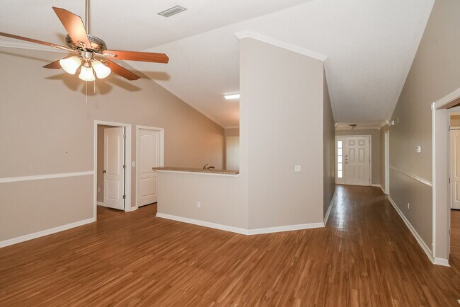 Foto del edificio - 14196 Crestwick Dr W
