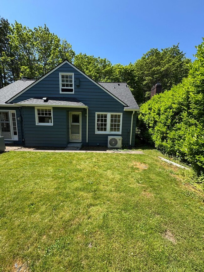 Building Photo - Beautifully Renovated Reed Neighborhood Craftsman | Huge Backyard | Available Mid-August