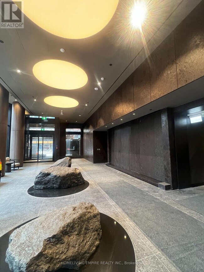 Photo du bâtiment - 120 Broadway Ave