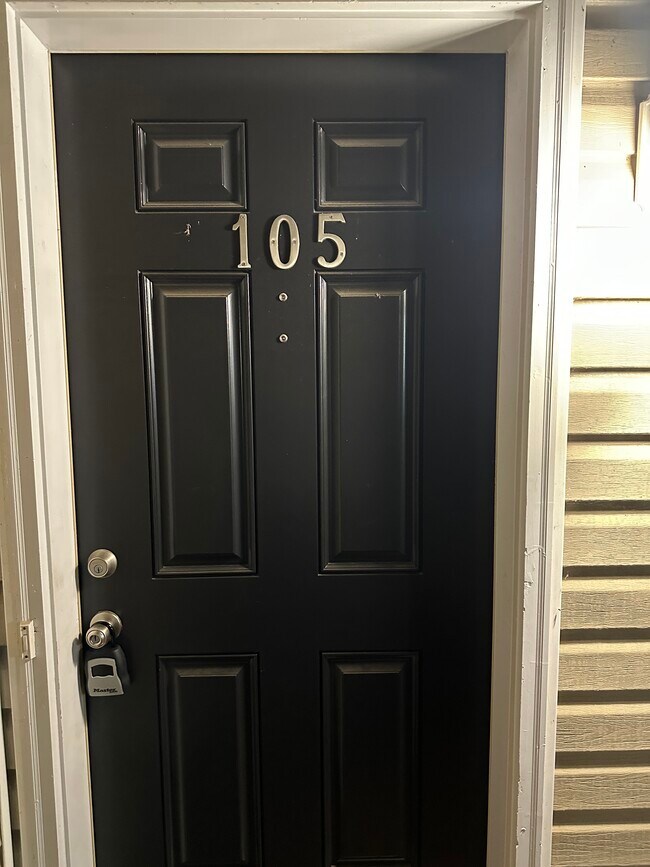 Foto del edificio - 623 Wyndhurst Dr