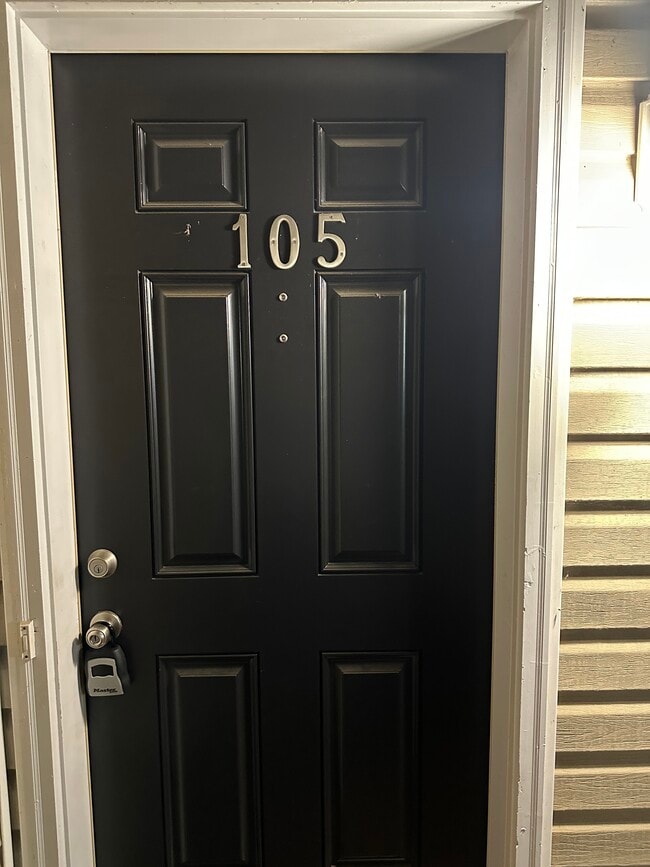 Building Photo - 623 Wyndhurst Dr