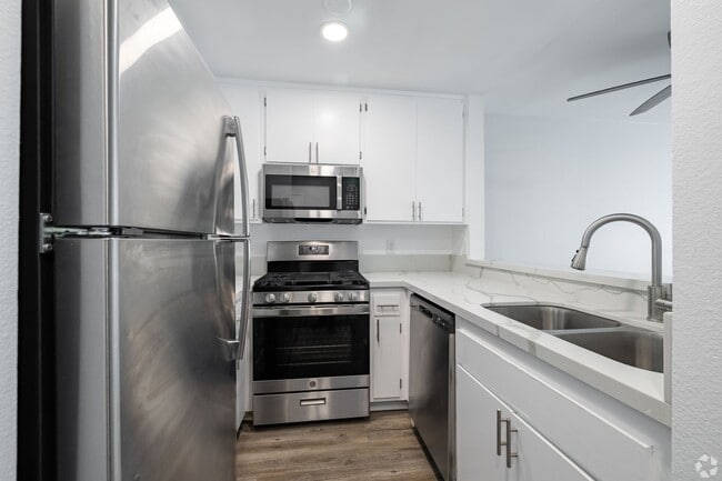 Interior Photo - 5405 Lindley Avenue