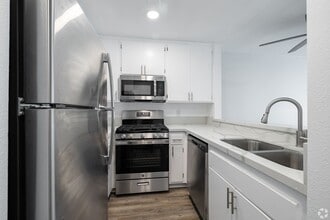 Interior Photo - 5405 Lindley Avenue