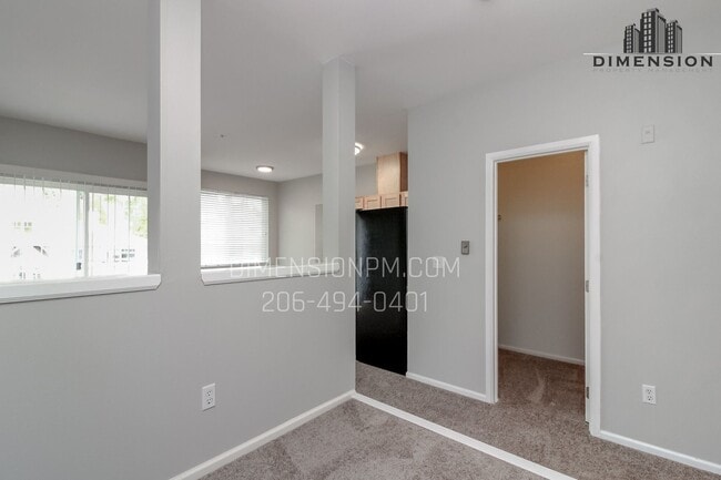 Building Photo - Beautifully Remodeled Studio in a Prime Lo...