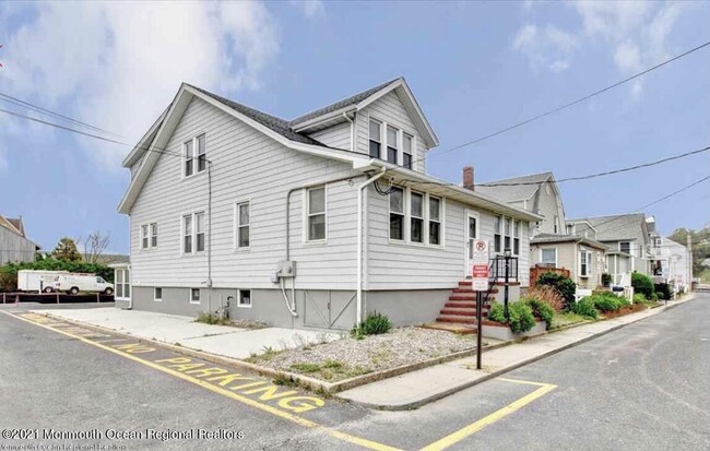 Building Photo - 2 Via Ripa