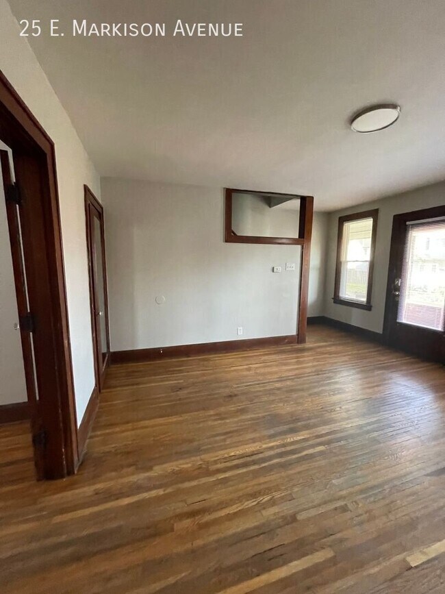 Foto del edificio - 25 E Markison Ave