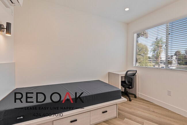 Foto del edificio - ~2 Months FREE~ One Bedroom, Featuring Loa...
