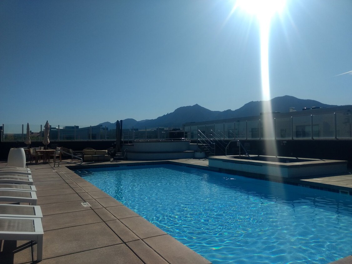 Primary Photo - 1 BD / 1 BA Top Floor Peloton Unit! Availa...