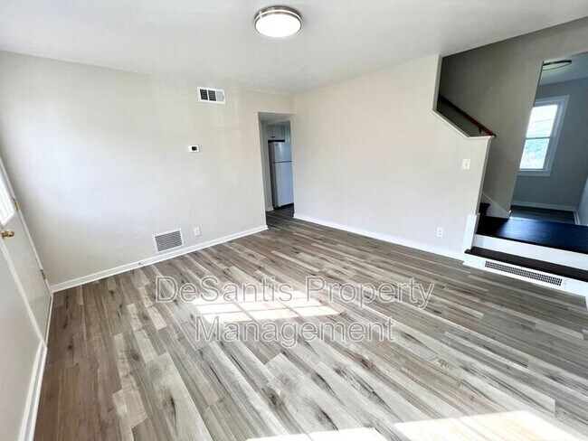 Foto del edificio - 360 Hemlock Dr