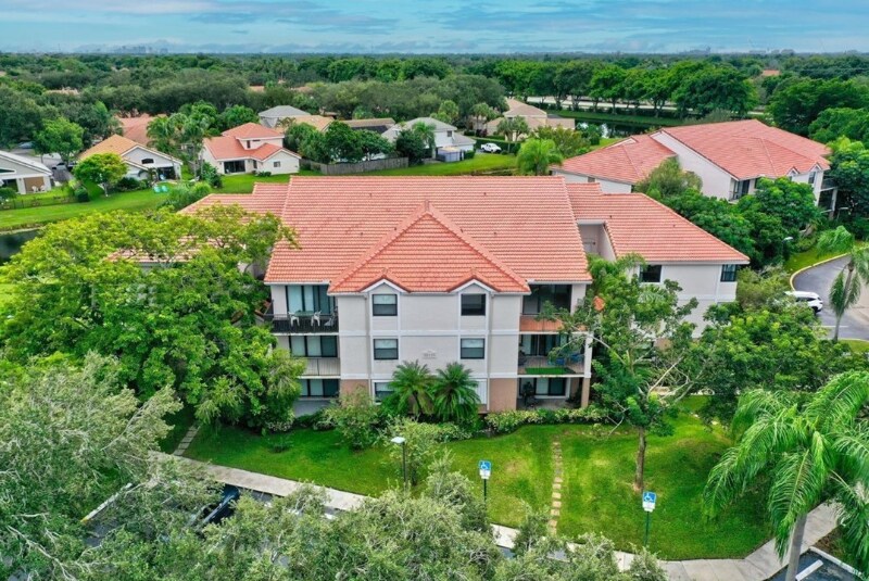 Foto principal - 10111 W Sunrise Blvd