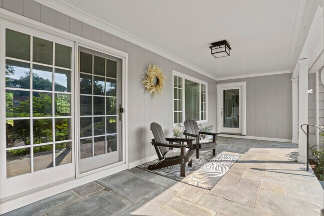 Foto del edificio - 124 Woodside Dr