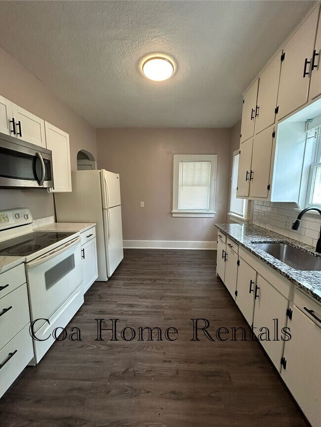 Building Photo - Bungalow