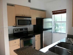 Building Photo - 2586 Centergate Dr