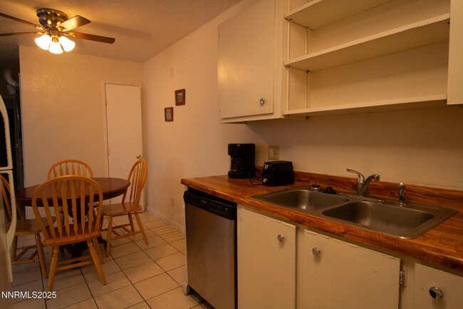 Foto del edificio - 2080 Highview Ct