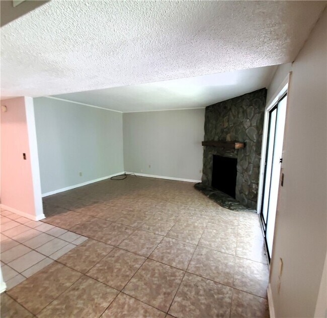 Building Photo - 18A Hartwell Villas