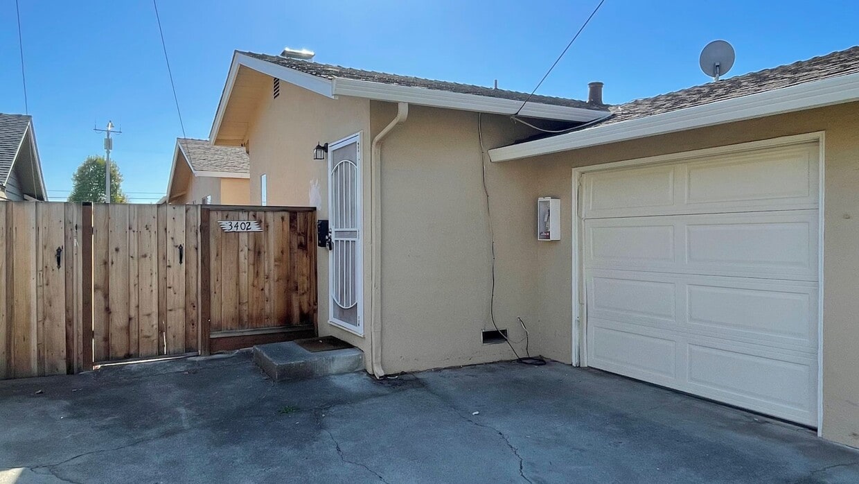 Primary Photo - 2BD/1BA - Santa Clara Gem: Updated Home Ne...