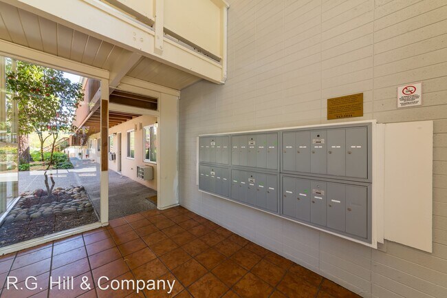 Building Photo - 1384 Oakland Blvd