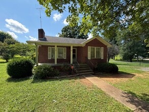 Building Photo - 517 Cedar Springs Rd