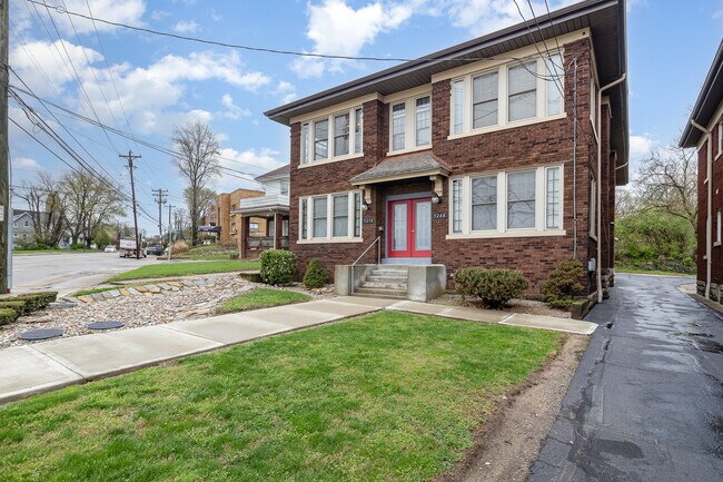 Fachada y aceras - 5248 Montgomery Rd