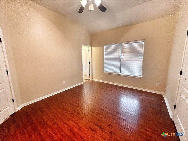 Foto del edificio - 2213 Garden Gate Cir