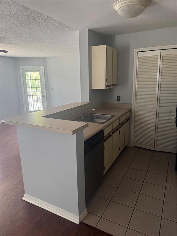 Foto del edificio - 6154 Westgate Dr